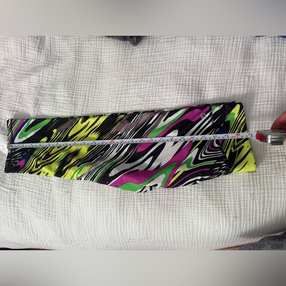 NWT Fabletics neon cropped leggings - Picture 5 of 5